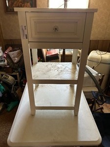 lot 316 image: SMALL SIDE TABLE W ONE DRAWER