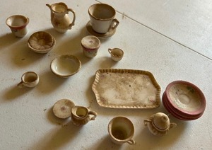 lot 317 image: DISHES