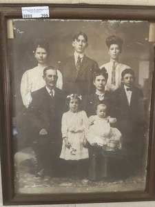 lot 299 image: ANTIQUE FAMILY PORTRAIT (LATE 1800S- EARLY 1900S)  FRAMED 23 X 18