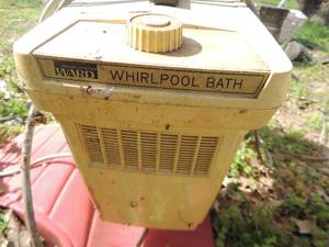 lot 285 image: MONTGOMERY WARDS BATHTUB WHIRLPOOL