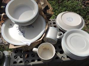 lot 291 image: HAENG NAM STONEWARE - COUNTRY CUPBOARD - 4 PLATES, 2 BOWLS, 3 SALAD PALTES, 2 CUPS & 7 SAUCERS -- KOREA