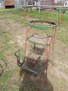 lot 5 image: Vintage SHOE SHINNG CHAIR - FRAME  needs repair but very cool