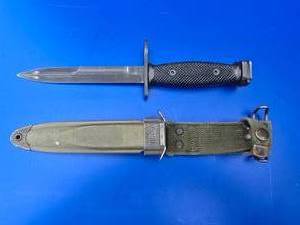 lot 12 image: Vietnam Era 1960s US Army M7 Conetta Bayonet w US M8A1 PVIH Scabbard