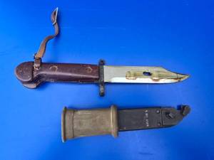 lot 13 image: Vintage Hungarian Type 1 AKM Bayonet w Matching Scabbard.  The discoloration on the blade is grease.