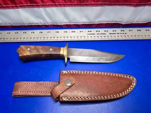 lot 52 image: State of Oklahoma Seal 1907 Damascus Steel Handmade Hunting Knife w Exotic Wood Handle & Custom Leather Sheath.  Approx 6 Blade