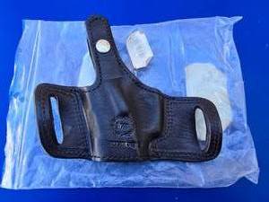 lot 30 image: Ross Ruger P858990 Leather Holster
