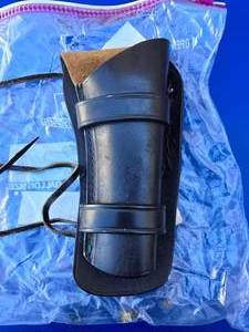 lot 29 image: Ruger P858990 Leather Holster