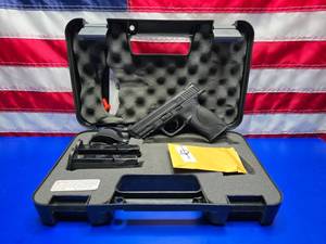 lot 108 image: NEW Smith & Wesson M&P 40 .40S&W Pistol w 2 Magazines & Extra Grips