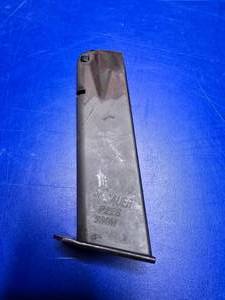 lot 267 image: NEW Sig Sauer P226R 9mm Magazine