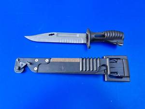 lot 168 image: Vintage British Army L2A1SA80 Bayonet w Matching Scabbard