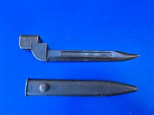 lot 171 image: Vintage British WWII No. 9 MKI Bayonet P1949 (Poole)