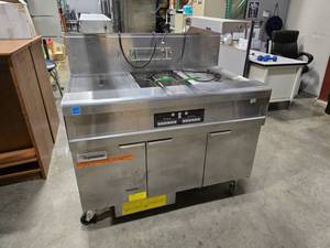 lot 15 image: NEW Frymaster FMPH155-2CSC Gas Dual Fryer Digital Temperature & Warmer Controls & 2 Glo-Ray Warming Stations