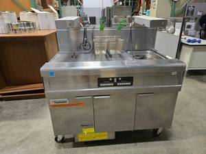 lot 16 image: NEW Frymaster FMPH155-2CSC Gas Dual Fryer Digital Temperature & Warmer Controls & 2 Glo-Ray Warming Stations