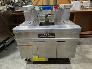 lot 18 image: NEW Frymaster FMPH155-2CSC Gas Dual Fryer Digital Temperature & Warmer Controls & 2 Glo-Ray Warming Stations