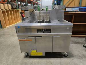 lot 19 image: NEW Frymaster FMPH155-2CSC Gas Dual Fryer Digital Temperature & Warmer Controls & 2 Glo-Ray Warming Stations