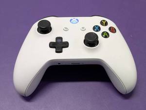lot 18 image: XBOX One Wireless Controller Model 1708