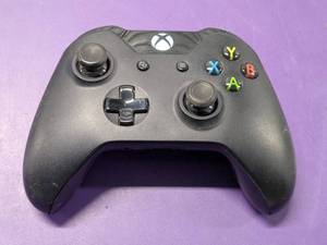 lot 24 image: XBOX One Wireless Controller Model 1697