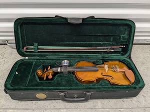 lot 42 image: Cremona Violin w Case