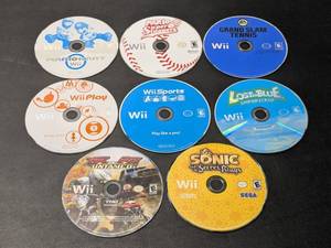 lot 66 image: Lot of 8 - Nintendo Wii Games