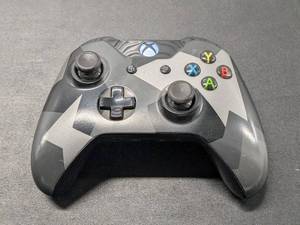lot 80 image: XBOX ONE Wireless Controller Model 1697