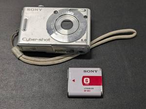 lot 91 image: Sony CyberShot 6mp Digital Point n Shoot Camera DSC-W30
