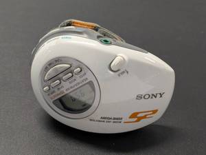 lot 100 image: Sony Radio AMFM Player Walkman SRF-M85W