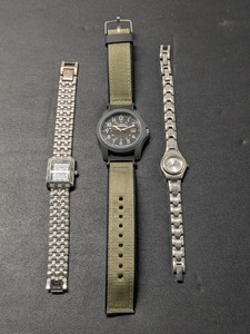 lot 104 image: Lot of 3 - Watches Ellen Tracy, Timex, Folio