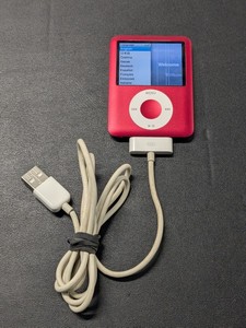 lot 106 image: Apple iPod (Product) red - 8GB