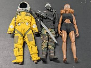 lot 140 image: Lot of 3 - 12 Action Figurines Toy