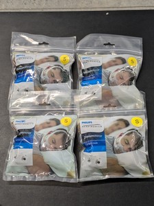 lot 146 image: Lot of 4 - Philips Respironics DreamWear Fullface Mask Cushions - Size S