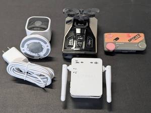 lot 169 image: Lot of 4 - Electronic Bundle