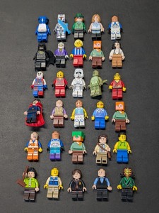 lot 190 image: Lot of 30 - Lego Mini Action Figurines