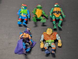 lot 194 image: Lot of 5 - Vintage Teenage Mutant Ninja Turtles TMNT Figurines 1989-1992