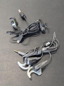 lot 215 image: Lot of 2 - Wired Earbuds