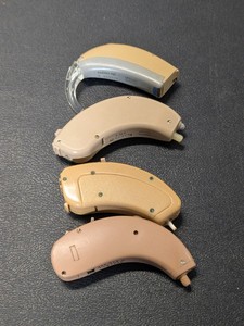 lot 216 image: Hearing Aid bundle