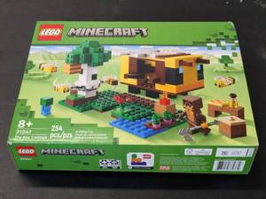 lot 225 image: Lego 21241 - The Bee Cottage Lego Set - NEW