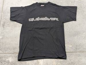 lot 279 image: Quicksilver Single Stitch Black t-shirt - Size Large