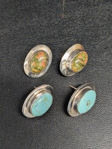 lot 288 image: Lot of 2 - Sterling Silver w Stones Earrings