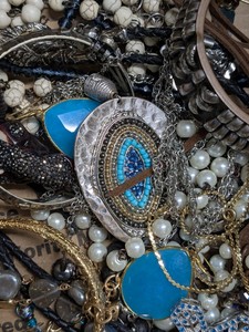 lot 289 image: 1 pound of Assorted Mixed Fashion Jewelry Bundle