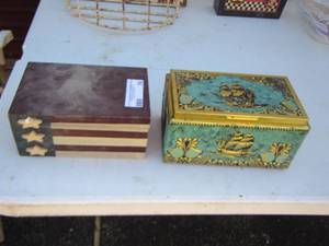 lot 76 image: gold and turquoise cigar box with ships on front- American wooden flag box