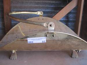 lot 93 image: LOG HOLDER