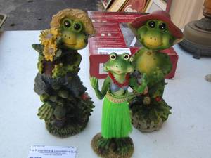 lot 56 image: A Hoola dancing frog, 2 other cool frog dcor items