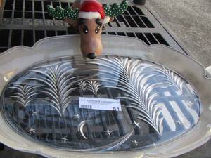 lot 51 image: Reindeer dcor, Christmas platter and a Ziploc bag of holiday napkin ring holders