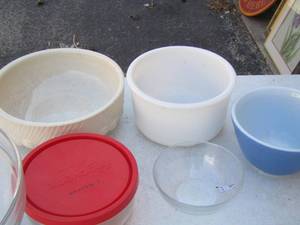 lot 85 image: bowl lot includes mixing bowls