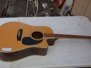 lot 2 image: Takamine Guitar # eg 332c
