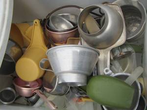 lot 116 image: various kitchen utensils and measuring cups spoons