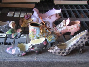 lot 162 image: CERAMIC & PORCELAIN SHOES