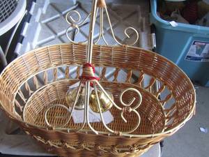 lot 170 image: metal handled wicker basket
