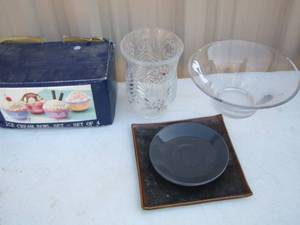 lot 174 image: Ice cream bowl set plus