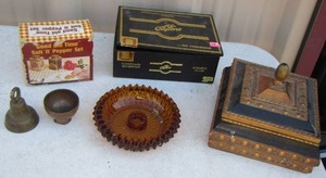 lot 185 image: SALT & PEPPER TINS, CIGAR BOX, AMBER GLASS  CANDLEHOLDER, CUP, BRASS BELL, COVERED BOX